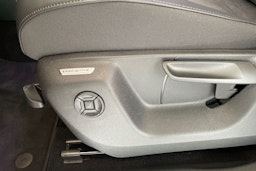 oranssi Volkswagen Tiguan 2025 kuva 11.