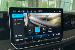 oranssi Volkswagen Tiguan 2025 kuva 13.