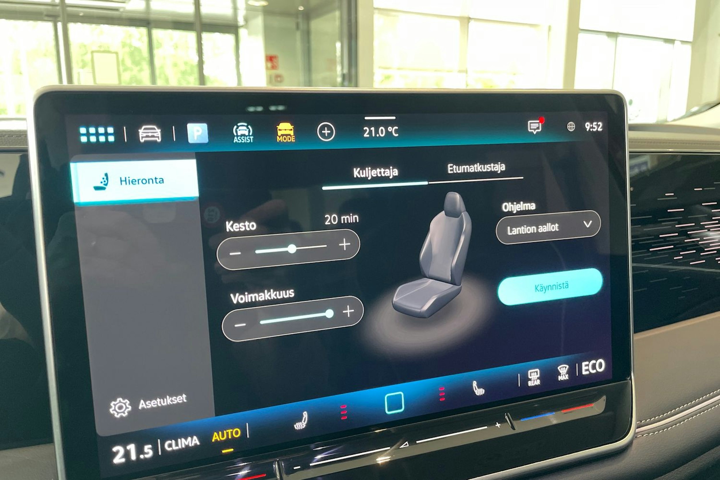 oranssi Volkswagen Tiguan 2025 kuva 15.