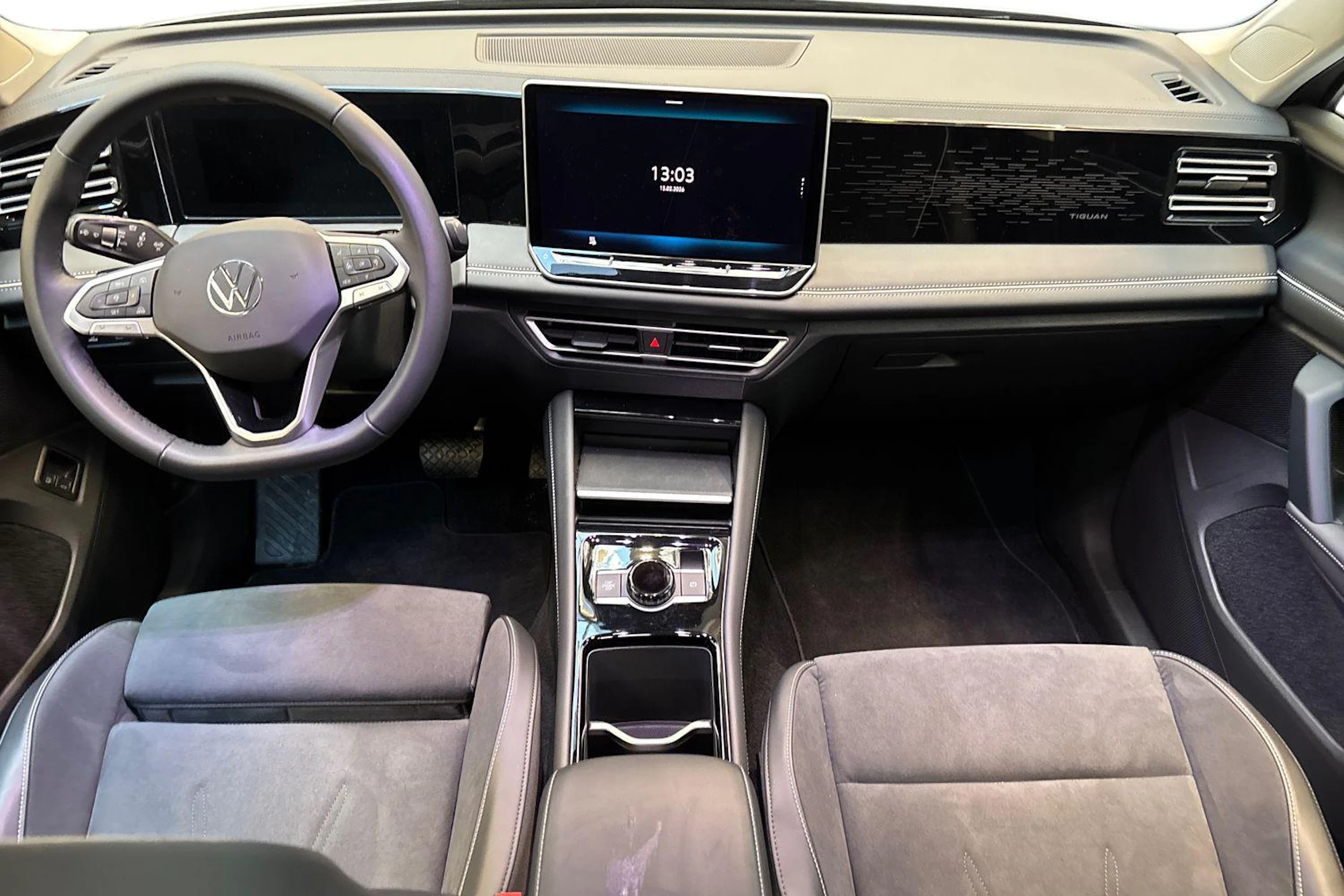 harmaa Volkswagen Tiguan 2025 kuva 7.