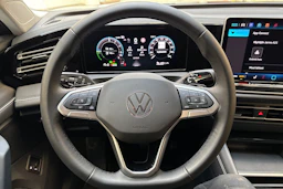 harmaa Volkswagen Tiguan 2025 kuva 14.