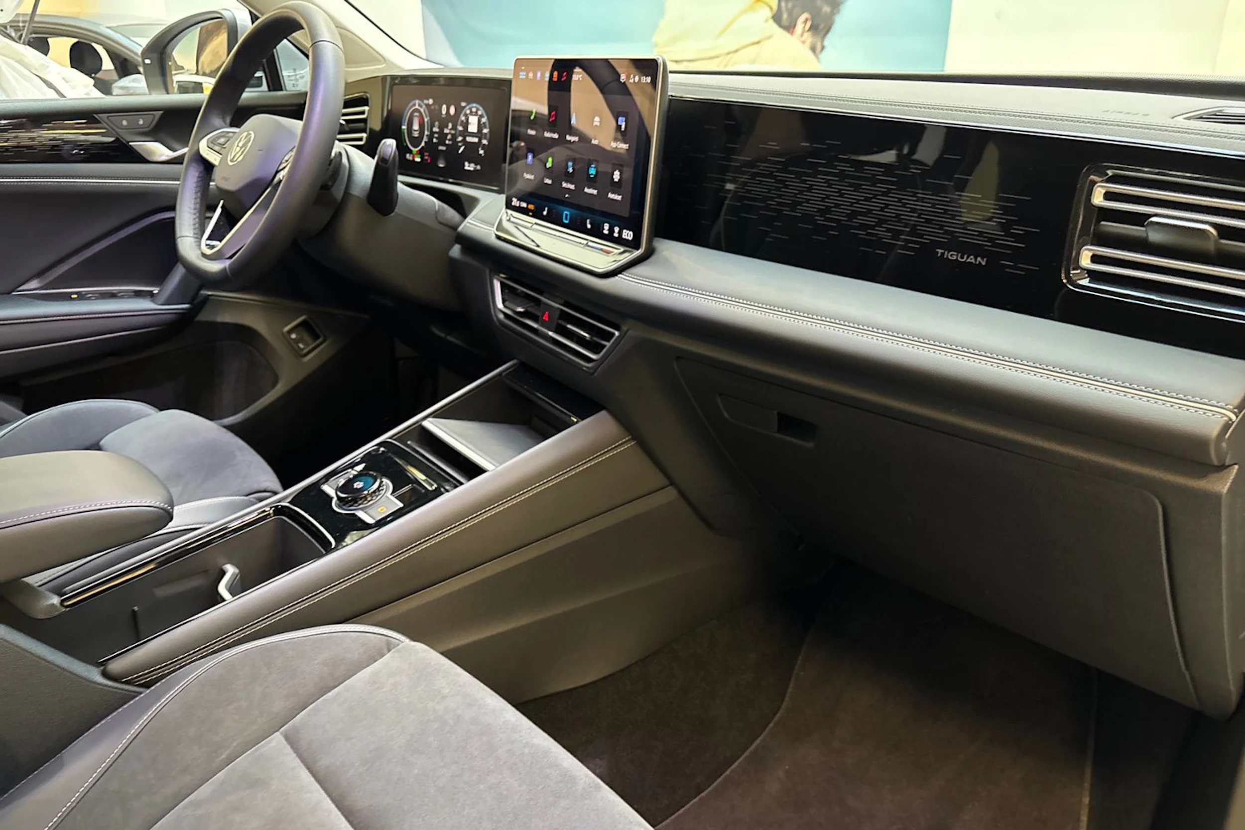 harmaa Volkswagen Tiguan 2025 kuva 20.