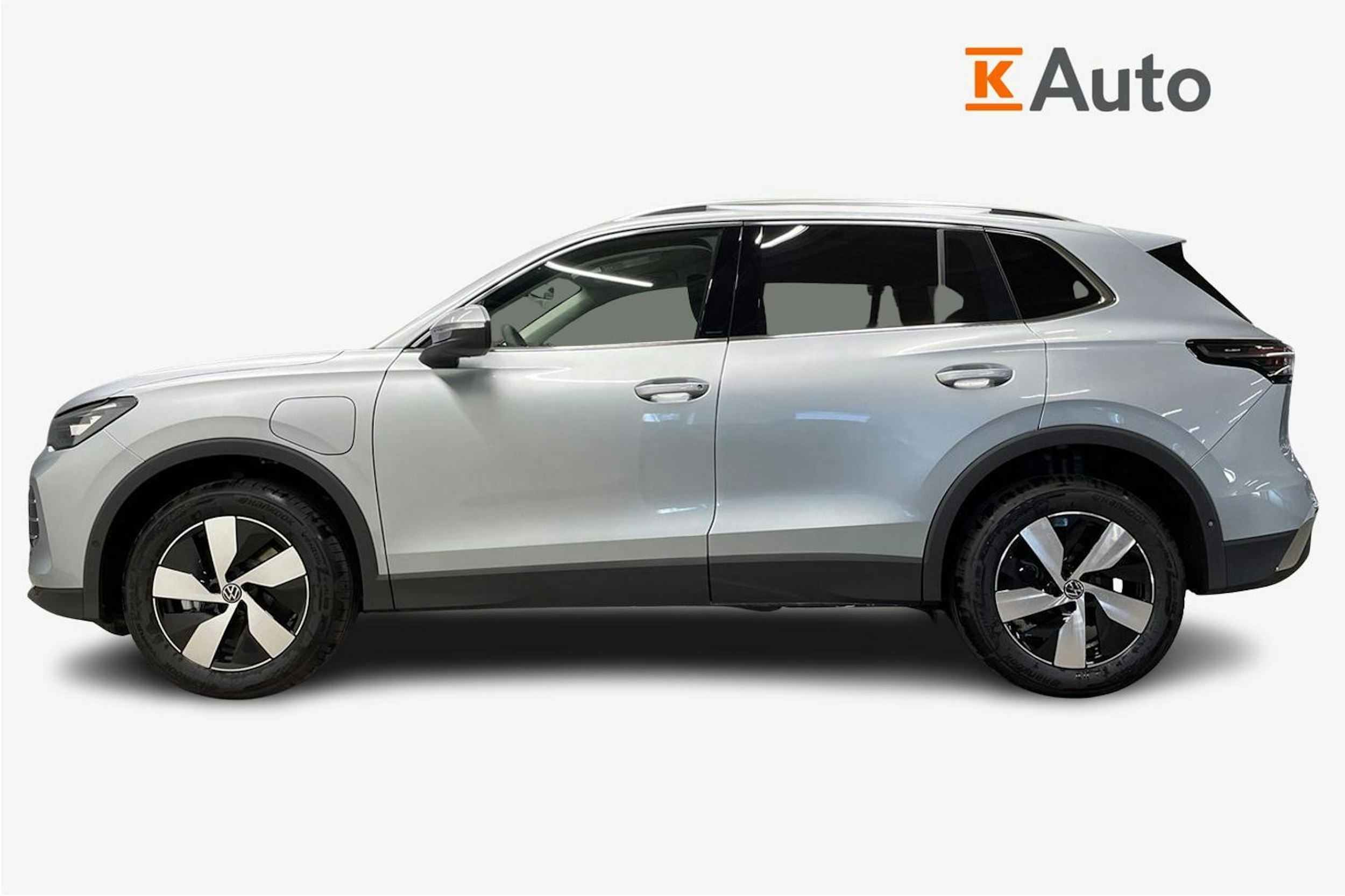 harmaa Volkswagen Tiguan 2025 kuva 5.