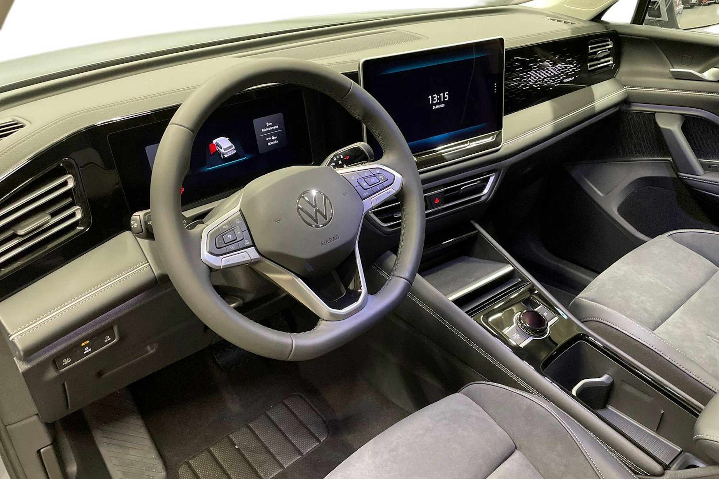 harmaa Volkswagen Tiguan 2025 kuva 6.