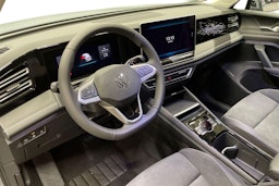 harmaa Volkswagen Tiguan 2025 kuva 6.