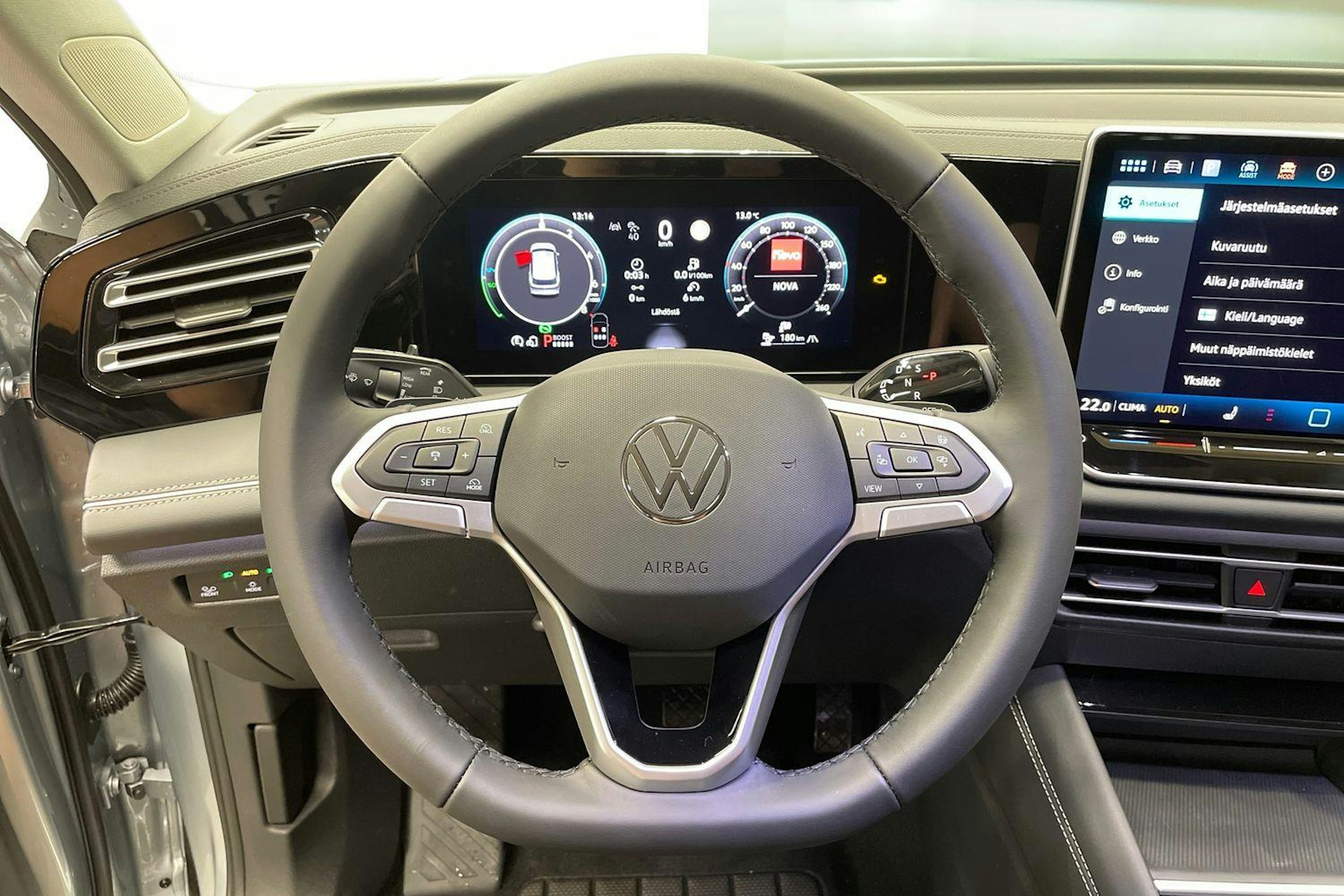 harmaa Volkswagen Tiguan 2025 kuva 10.