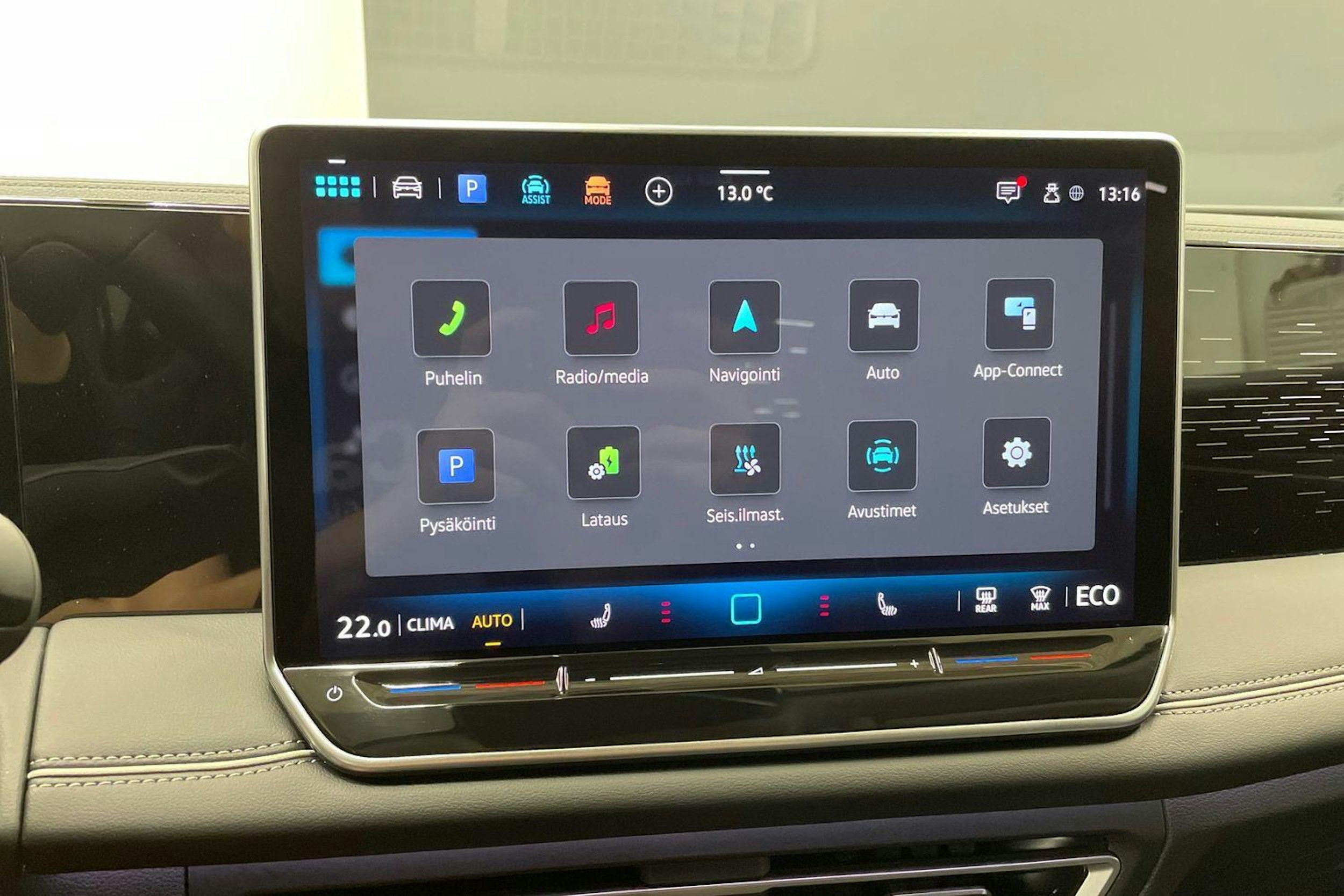 harmaa Volkswagen Tiguan 2025 kuva 12.