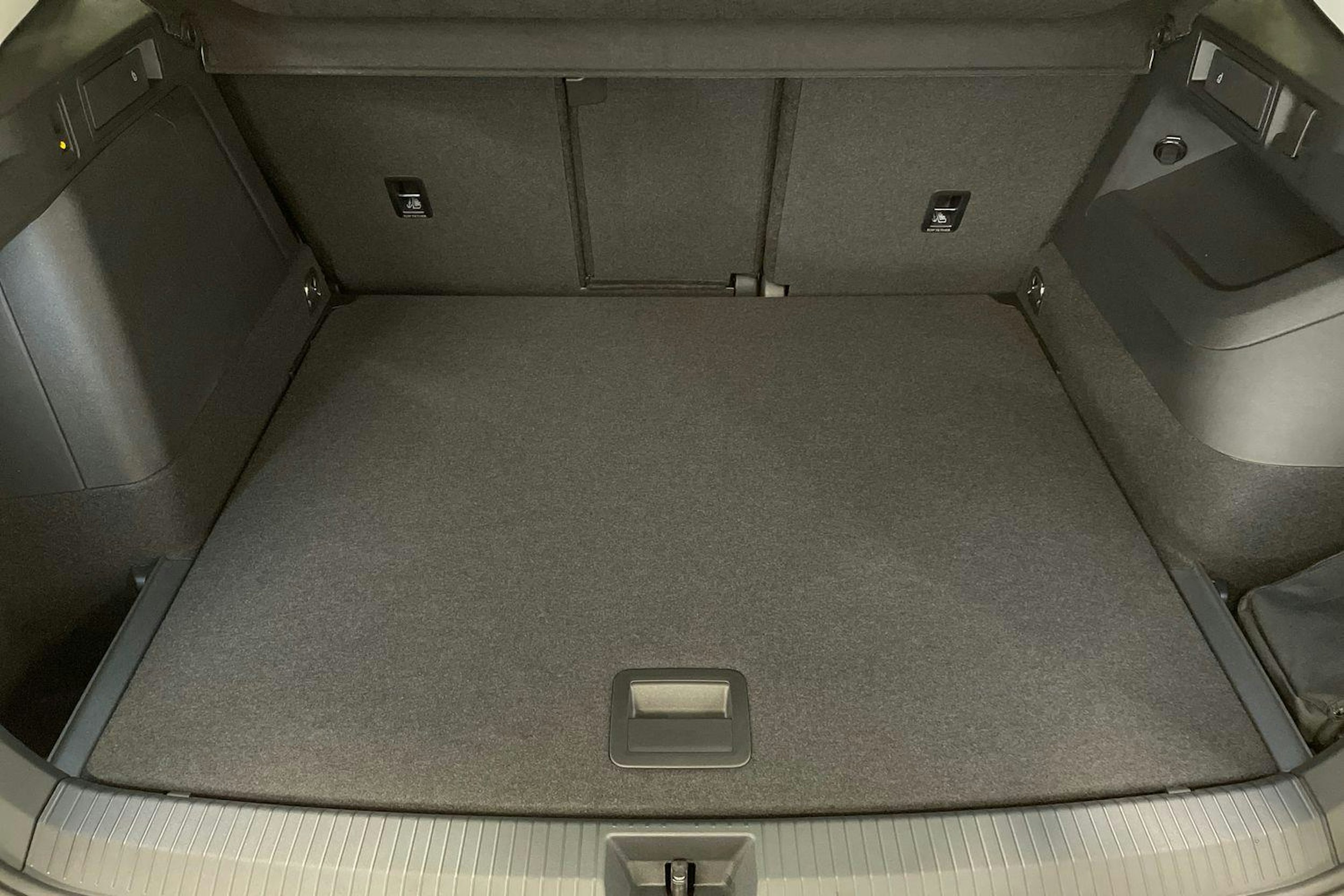 harmaa Volkswagen Tiguan 2025 kuva 15.