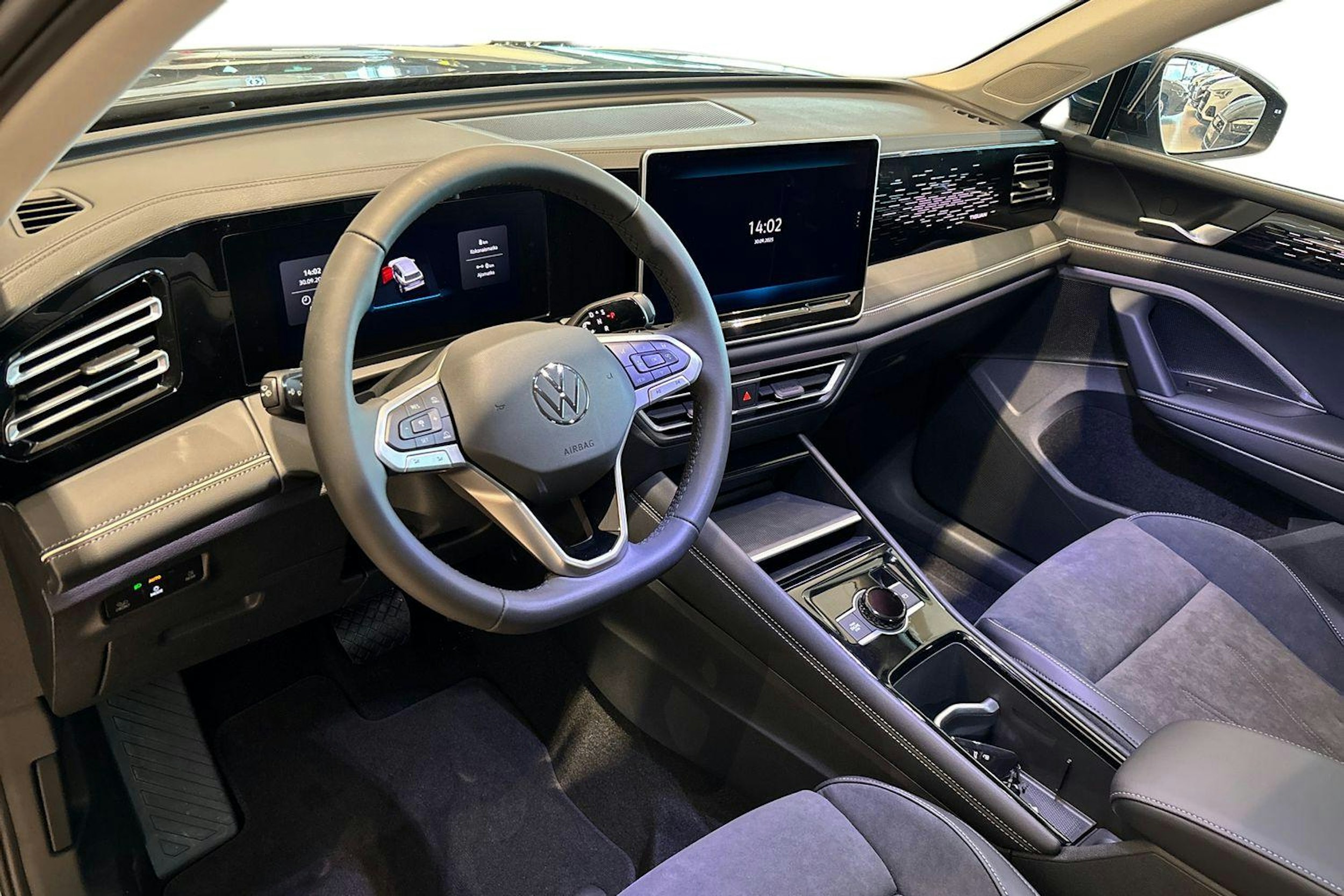 sininen Volkswagen Tiguan 2025 kuva 6.