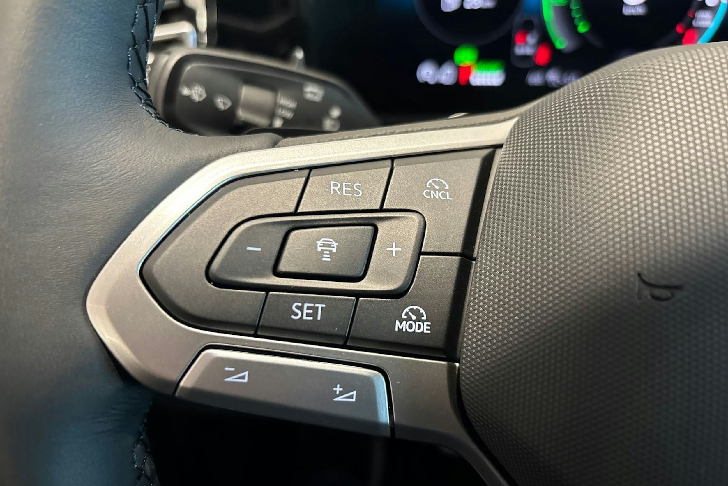 sininen Volkswagen Tiguan 2025 kuva 13.