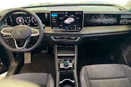 harmaa Volkswagen Tiguan 2025 kuva 7.