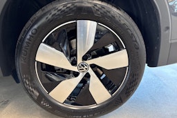 harmaa Volkswagen Tiguan 2025 kuva 9.