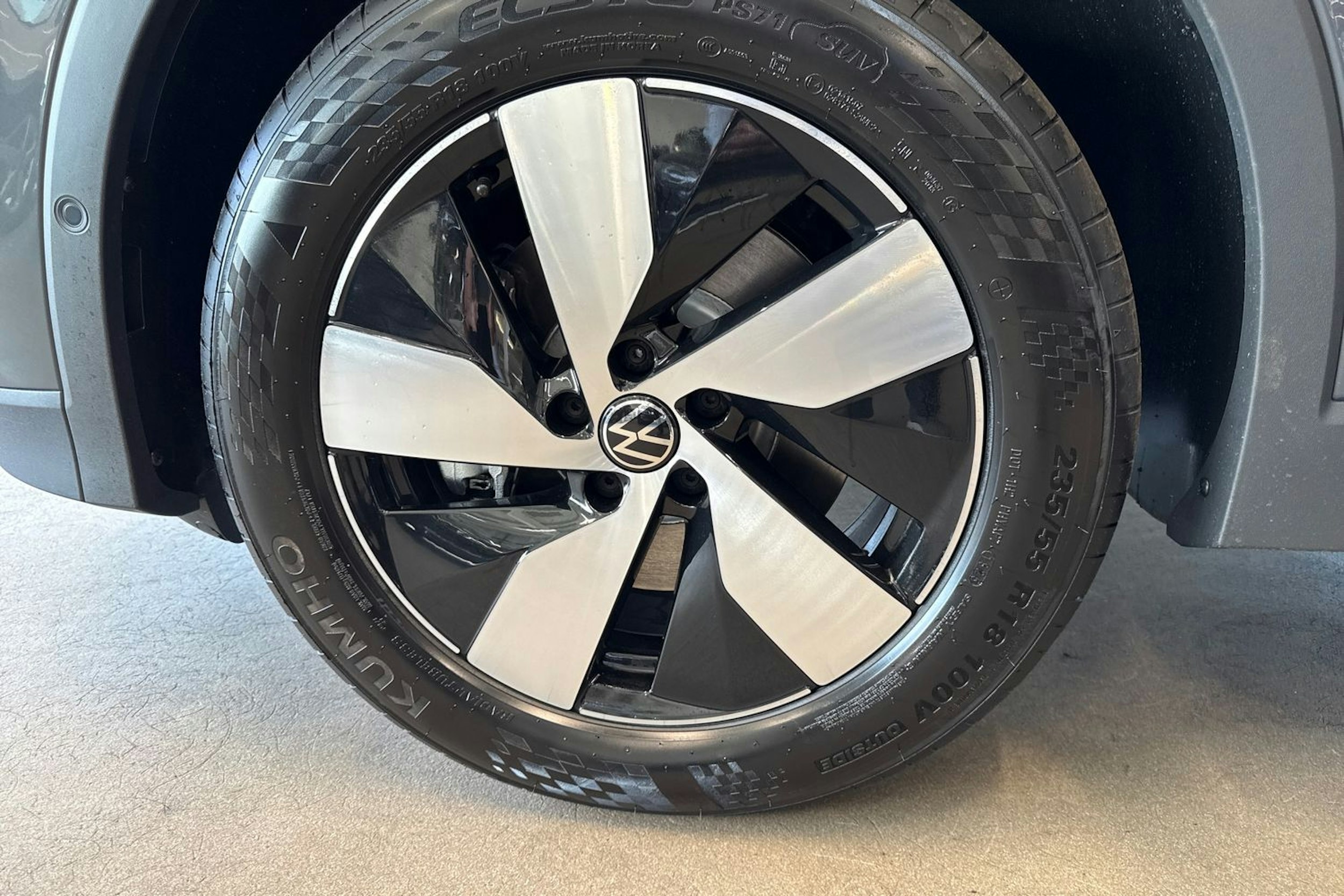 harmaa Volkswagen Tiguan 2025 kuva 10.