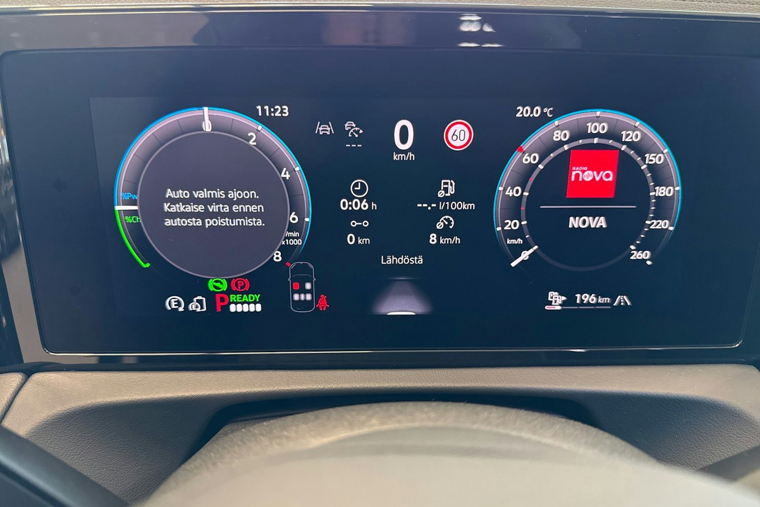 harmaa Volkswagen Tiguan 2025 kuva 11.