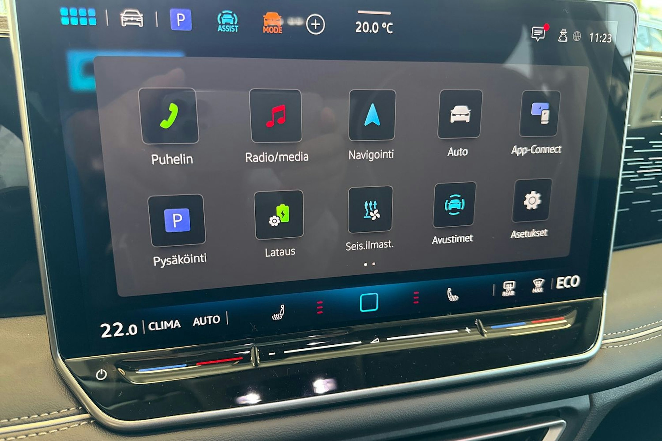 harmaa Volkswagen Tiguan 2025 kuva 12.