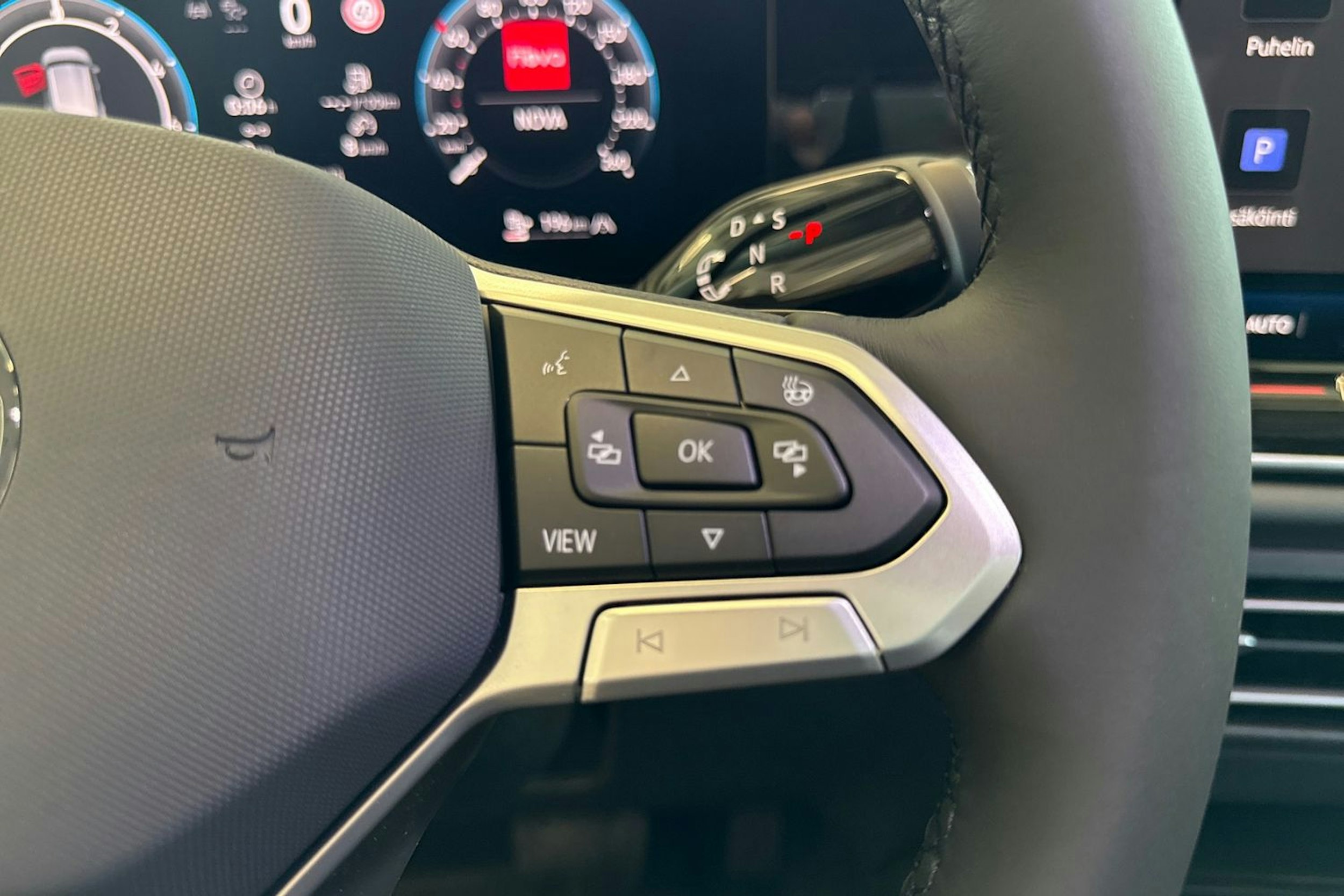 harmaa Volkswagen Tiguan 2025 kuva 15.