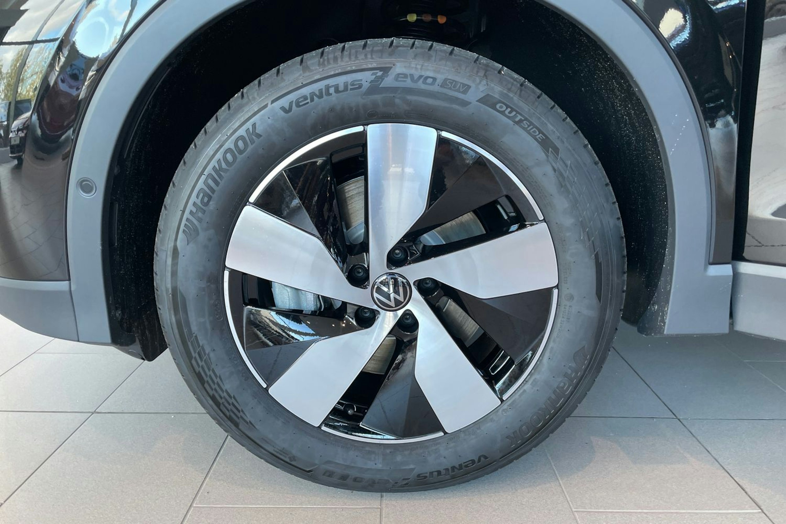 musta Volkswagen Tiguan 2025 kuva 9.