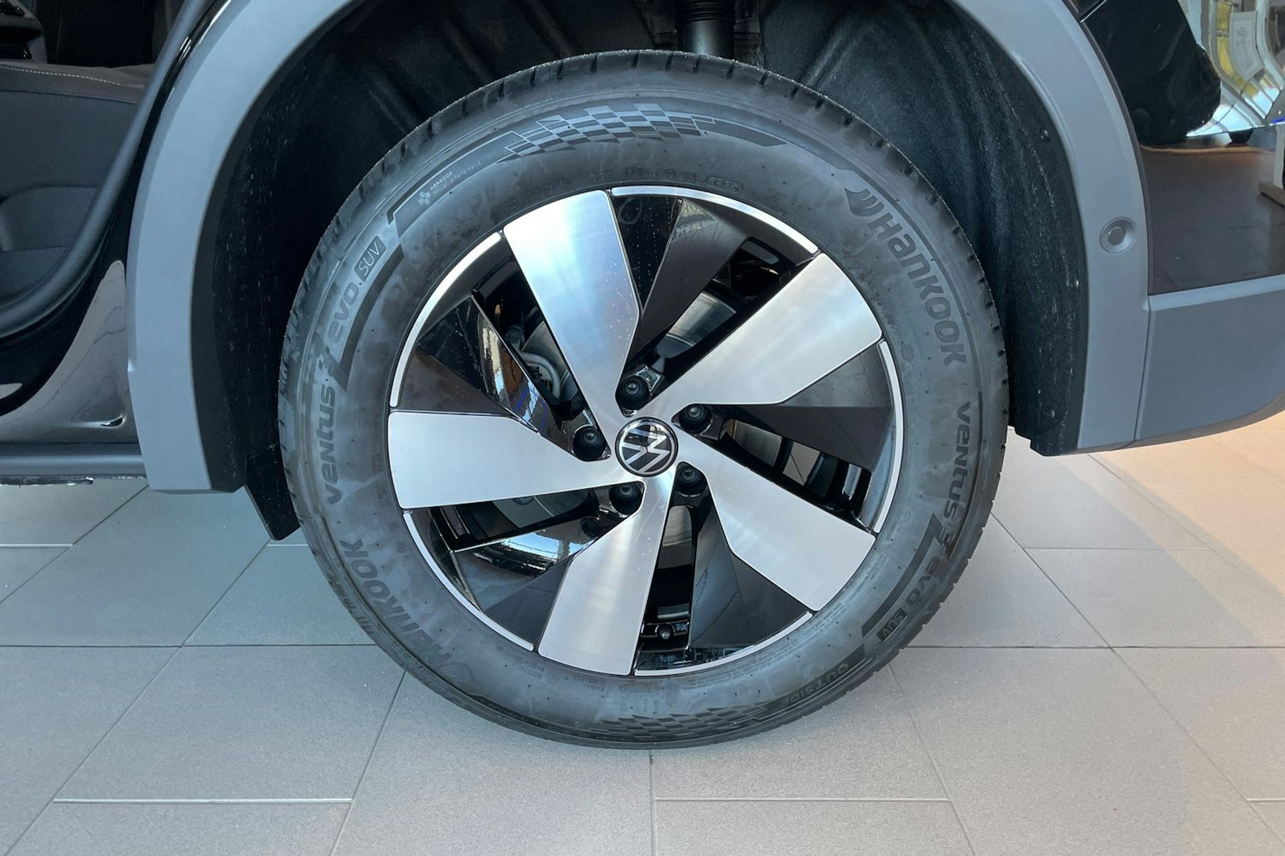 musta Volkswagen Tiguan 2025 kuva 10.