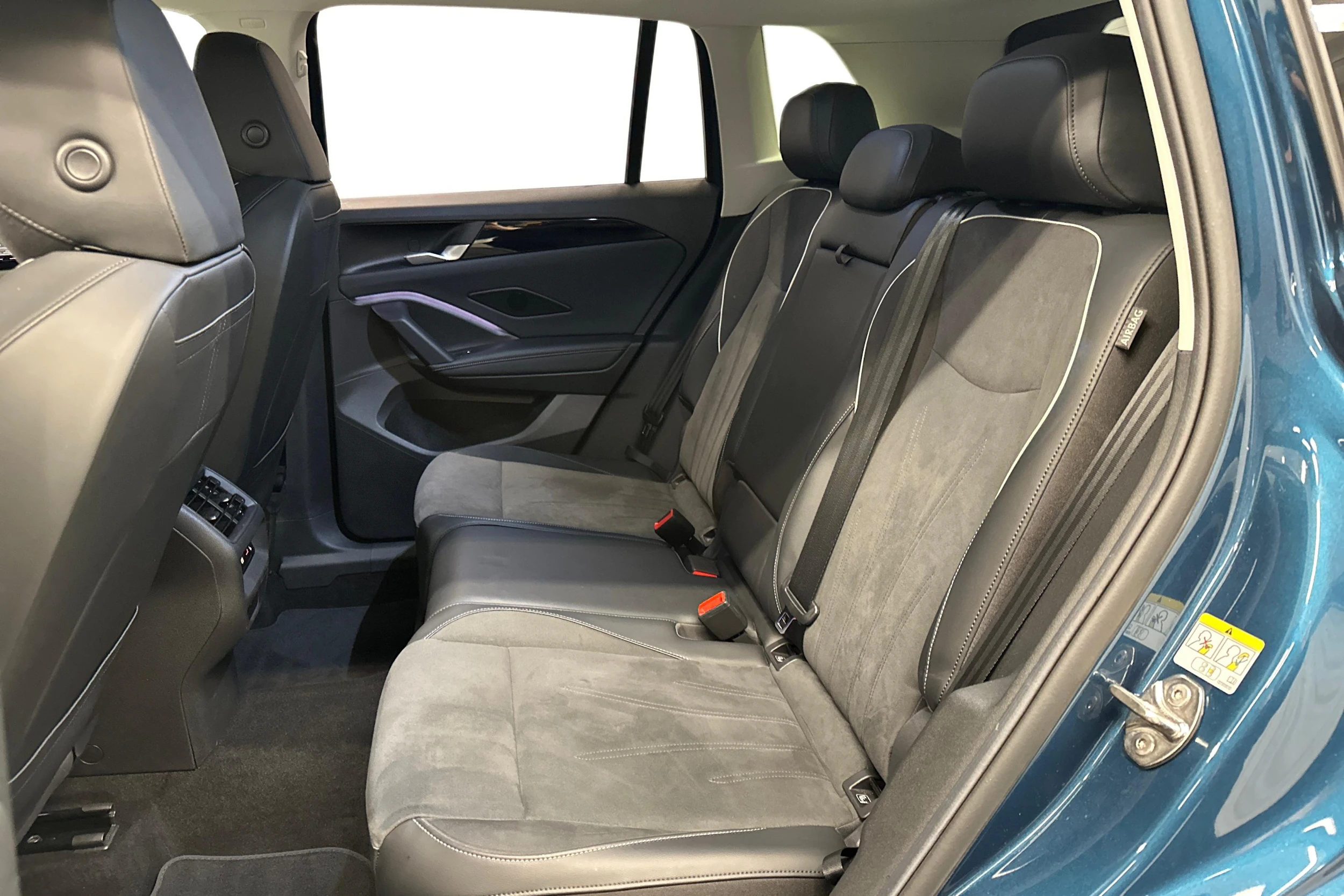 sininen Volkswagen Tiguan 2025 kuva 8.