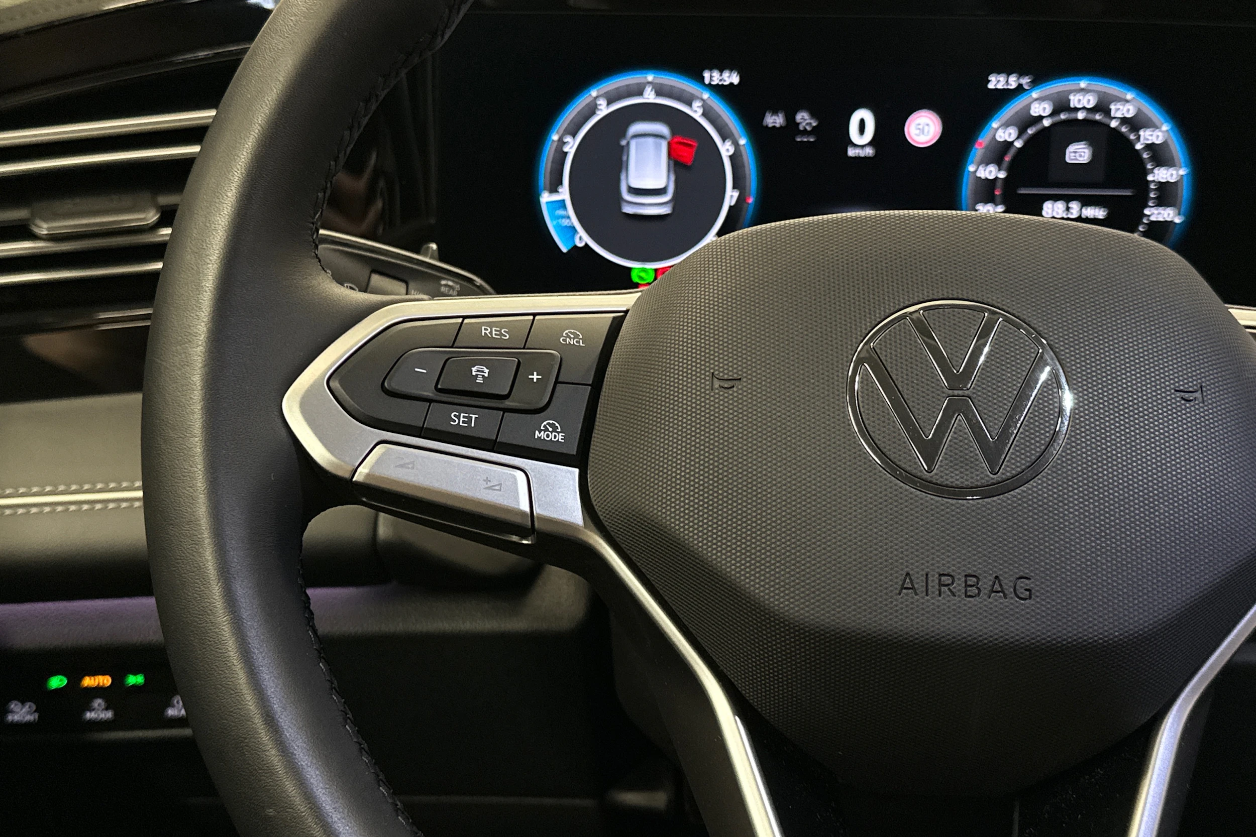 sininen Volkswagen Tiguan 2025 kuva 11.