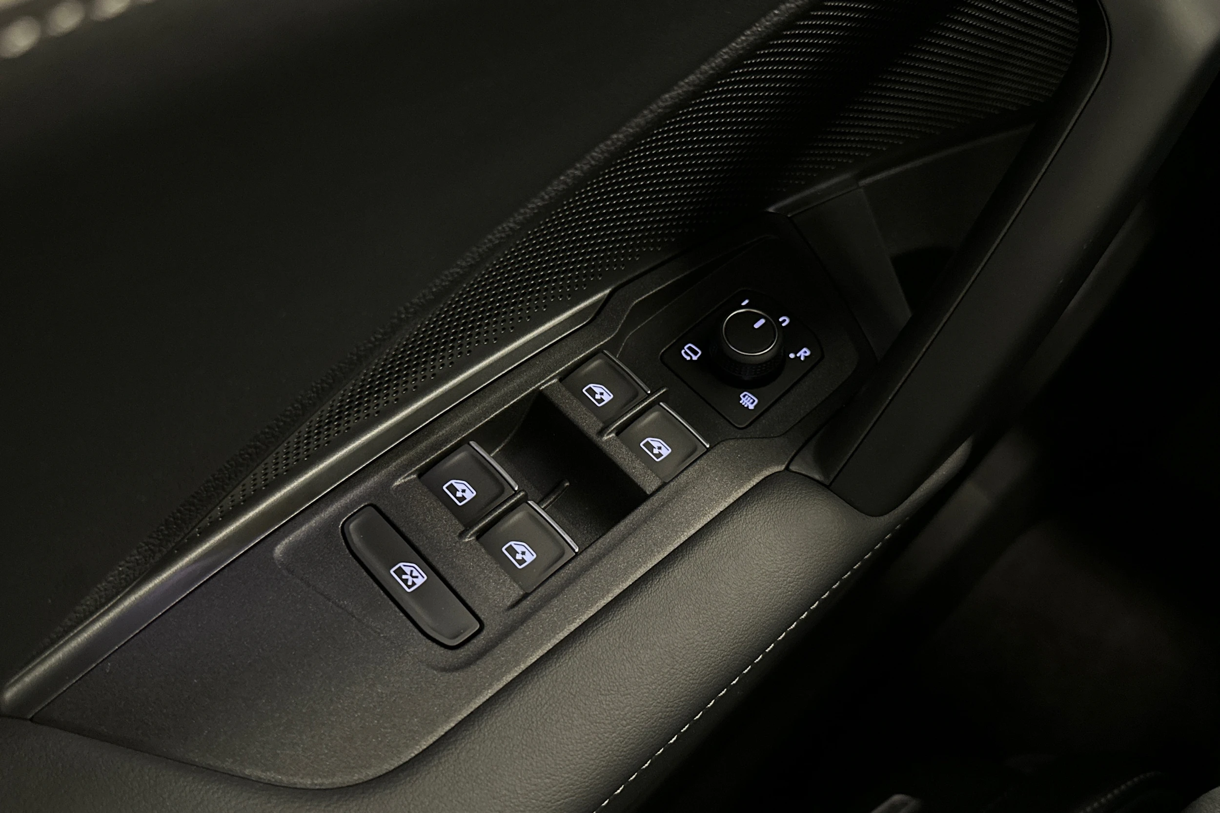 sininen Volkswagen Tiguan 2025 kuva 15.