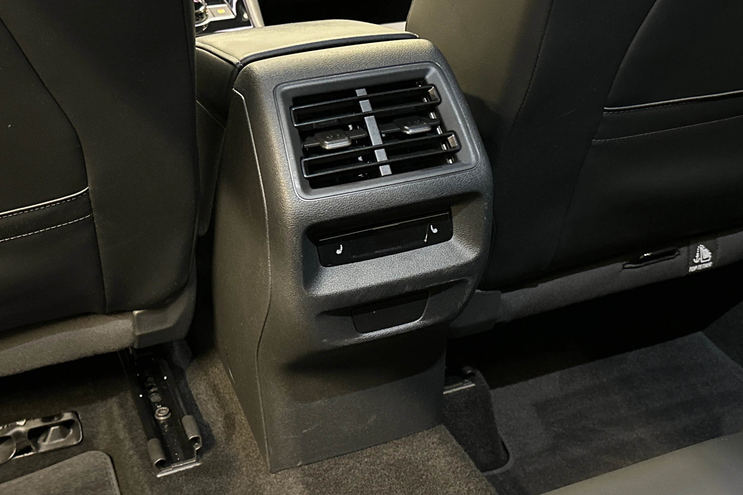 sininen Volkswagen Tiguan 2025 kuva 33.