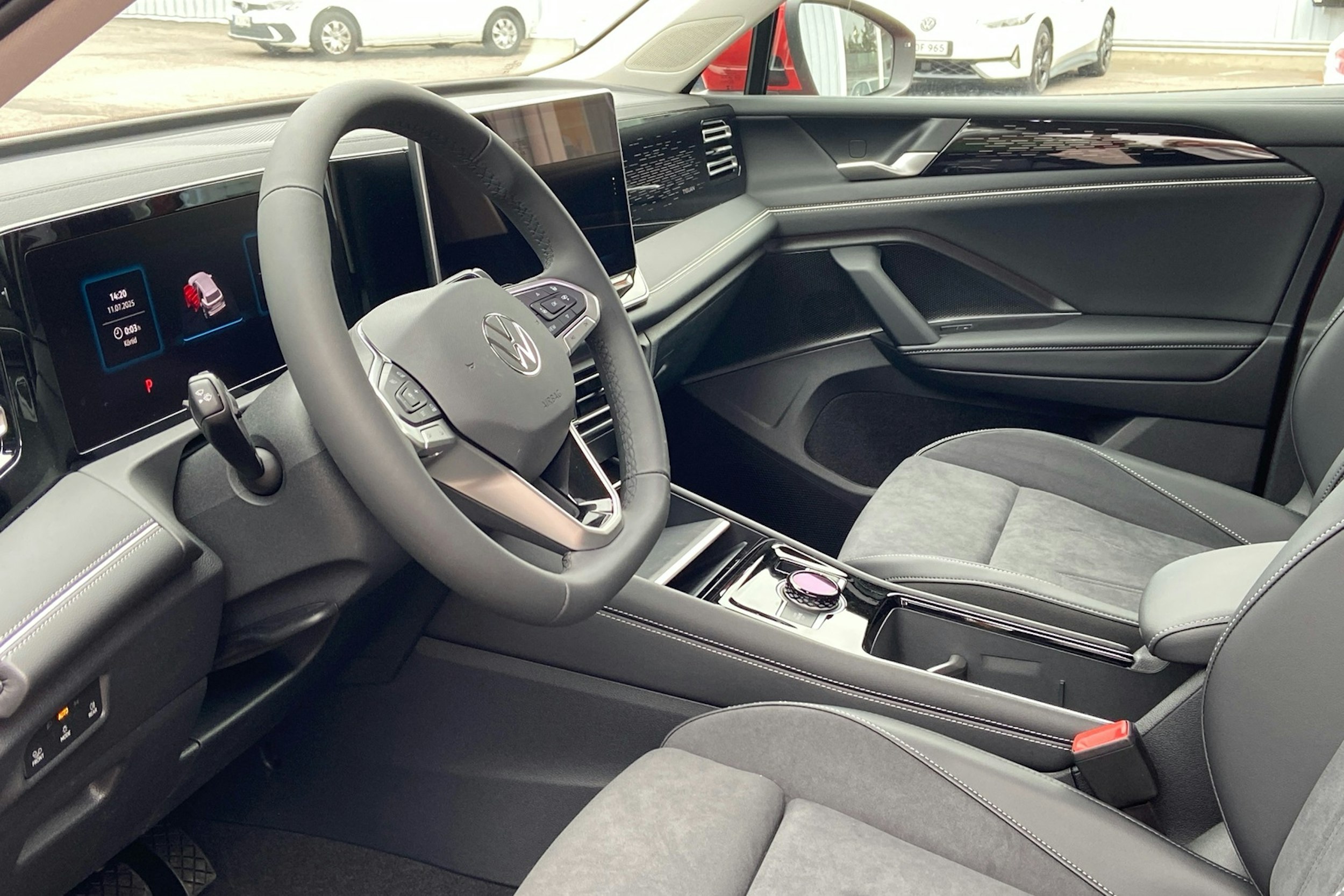 oranssi Volkswagen Tiguan 2025 kuva 6.