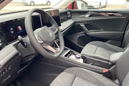 oranssi Volkswagen Tiguan 2025 kuva 6.