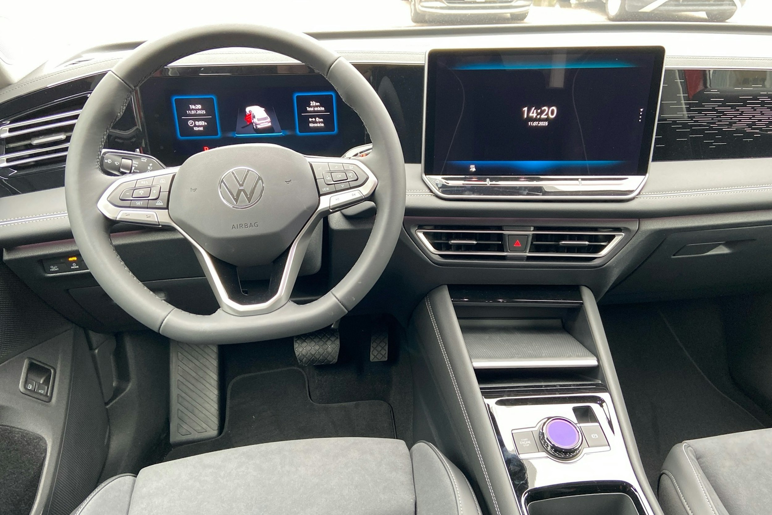 oranssi Volkswagen Tiguan 2025 kuva 7.