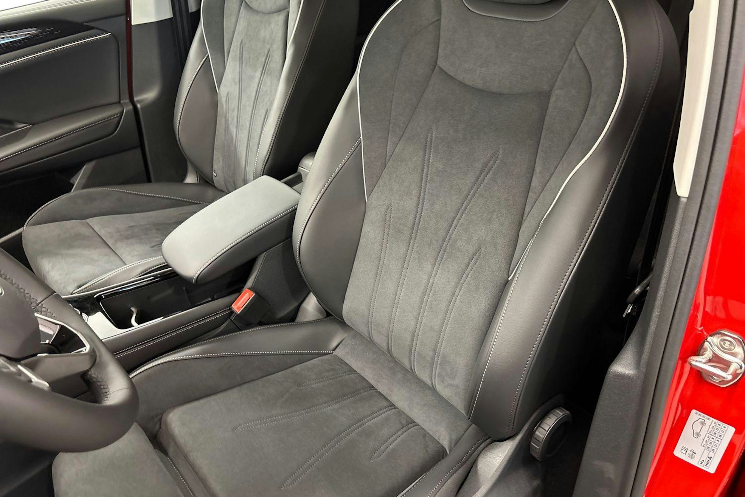 met. oranssi Volkswagen Tiguan 2025 kuva 8.