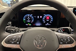 met. oranssi Volkswagen Tiguan 2025 kuva 11.