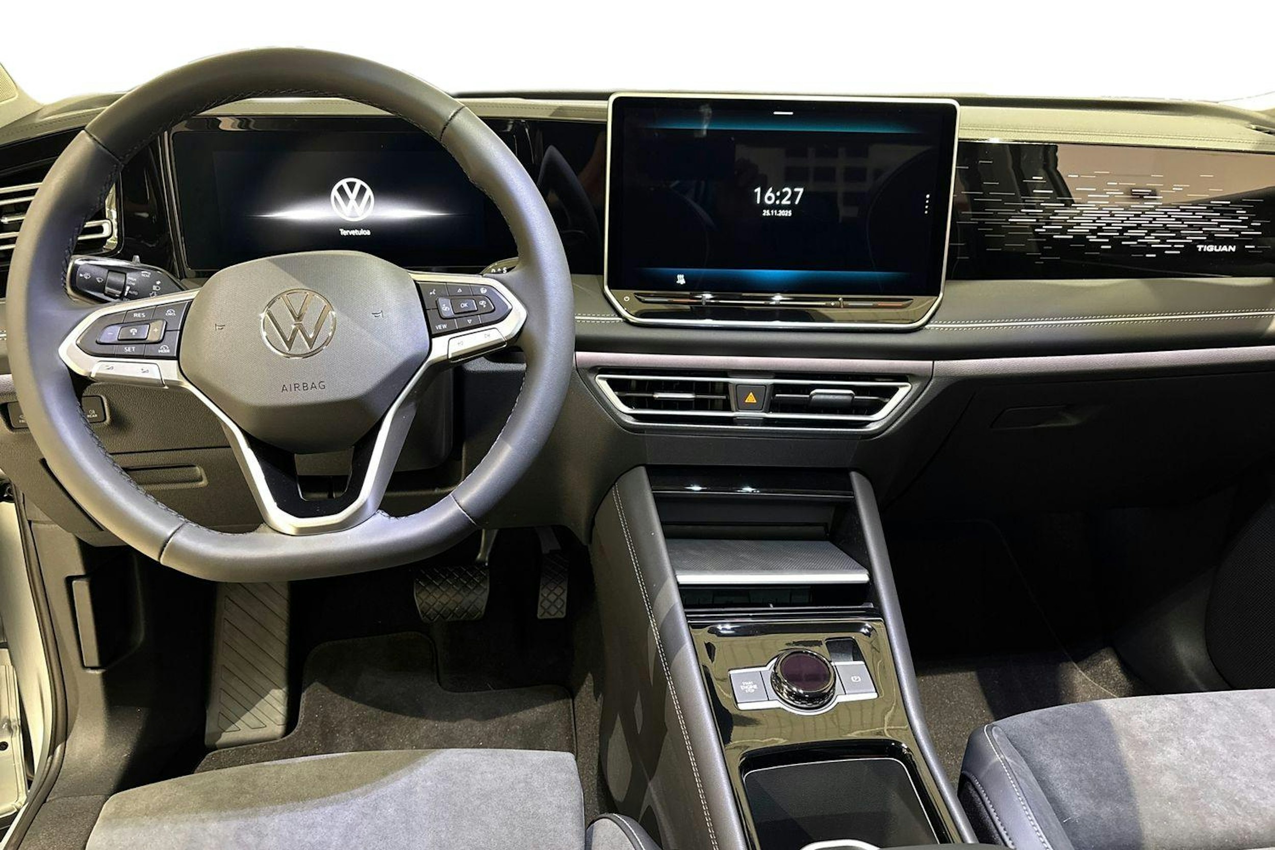 harmaa Volkswagen Tiguan 2025 kuva 7.