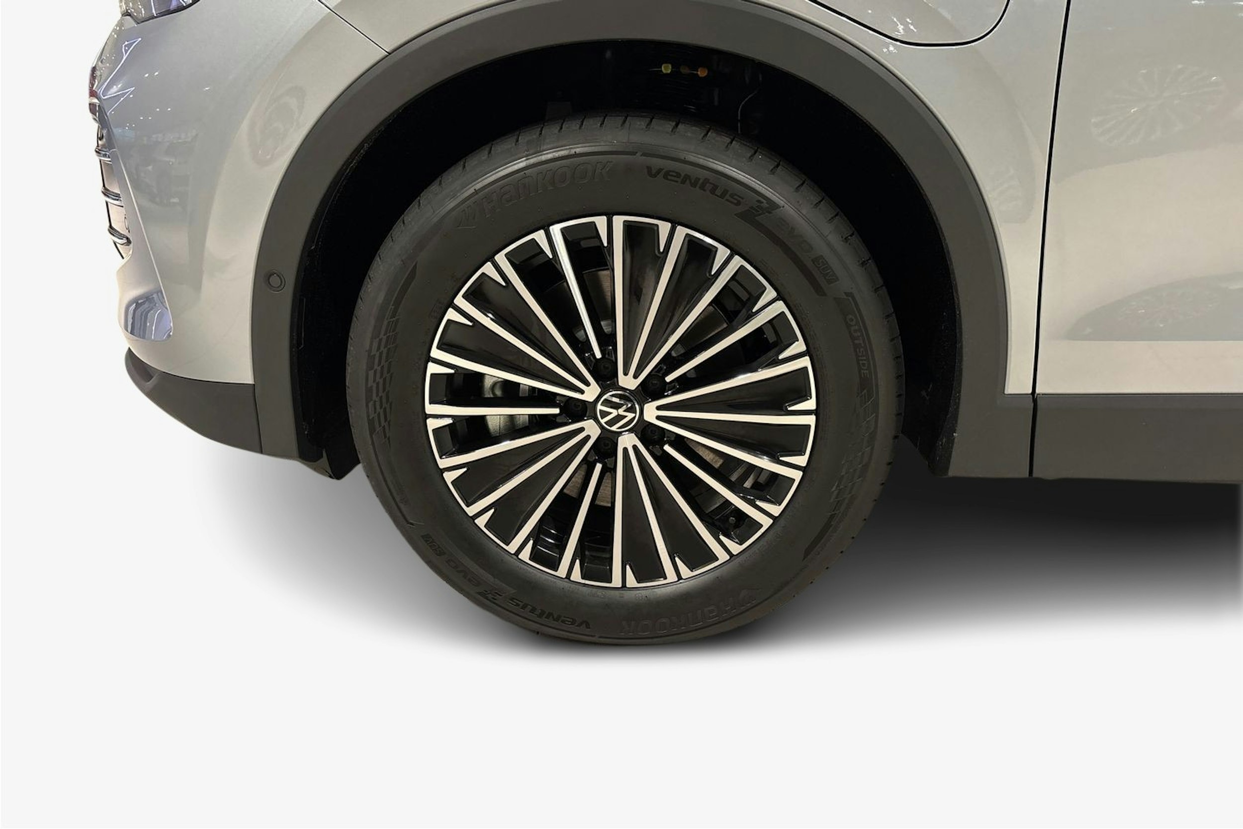 harmaa Volkswagen Tiguan 2025 kuva 9.