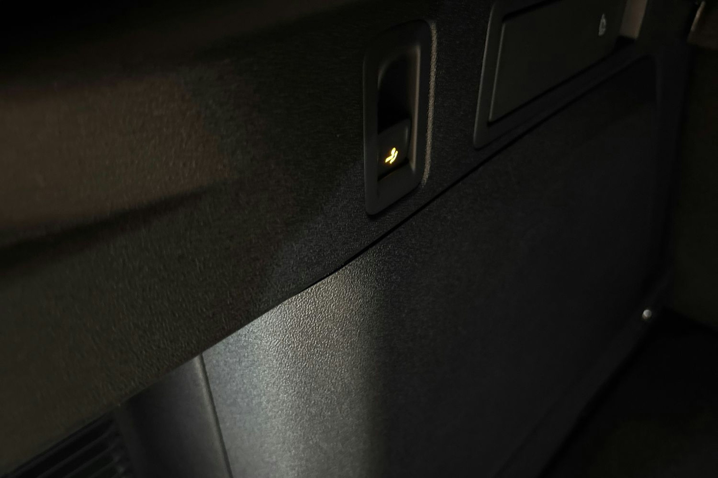 harmaa Volkswagen Tiguan 2025 kuva 13.