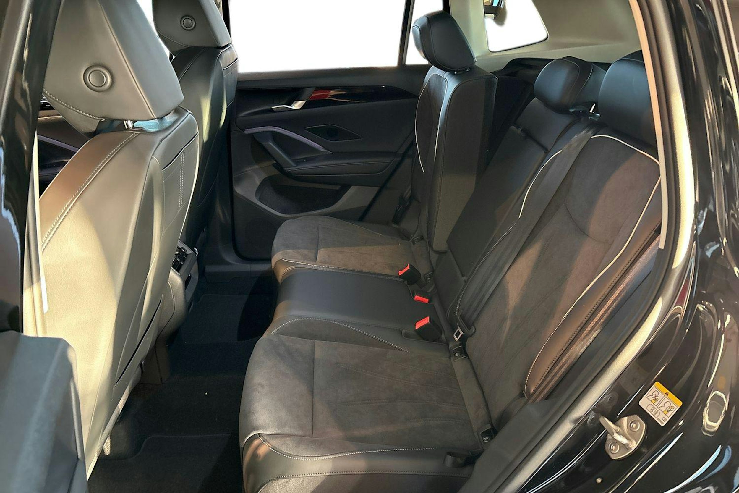 musta Volkswagen Tiguan 2026 kuva 8.