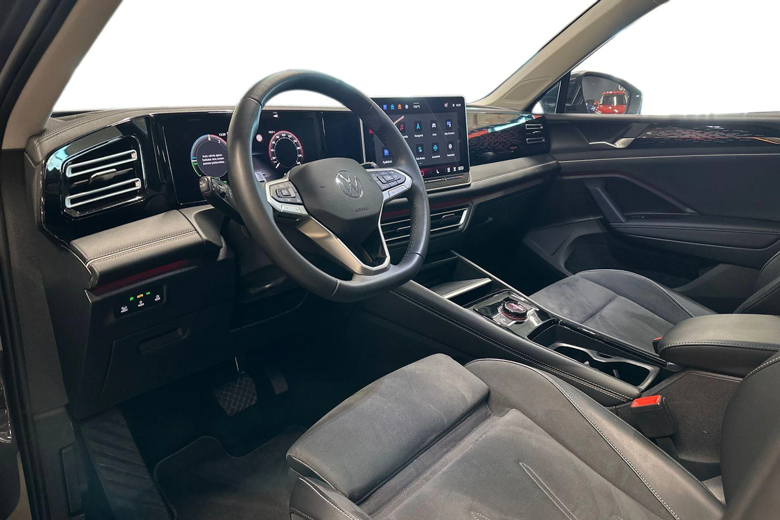 harmaa Volkswagen Tiguan 2025 kuva 3.