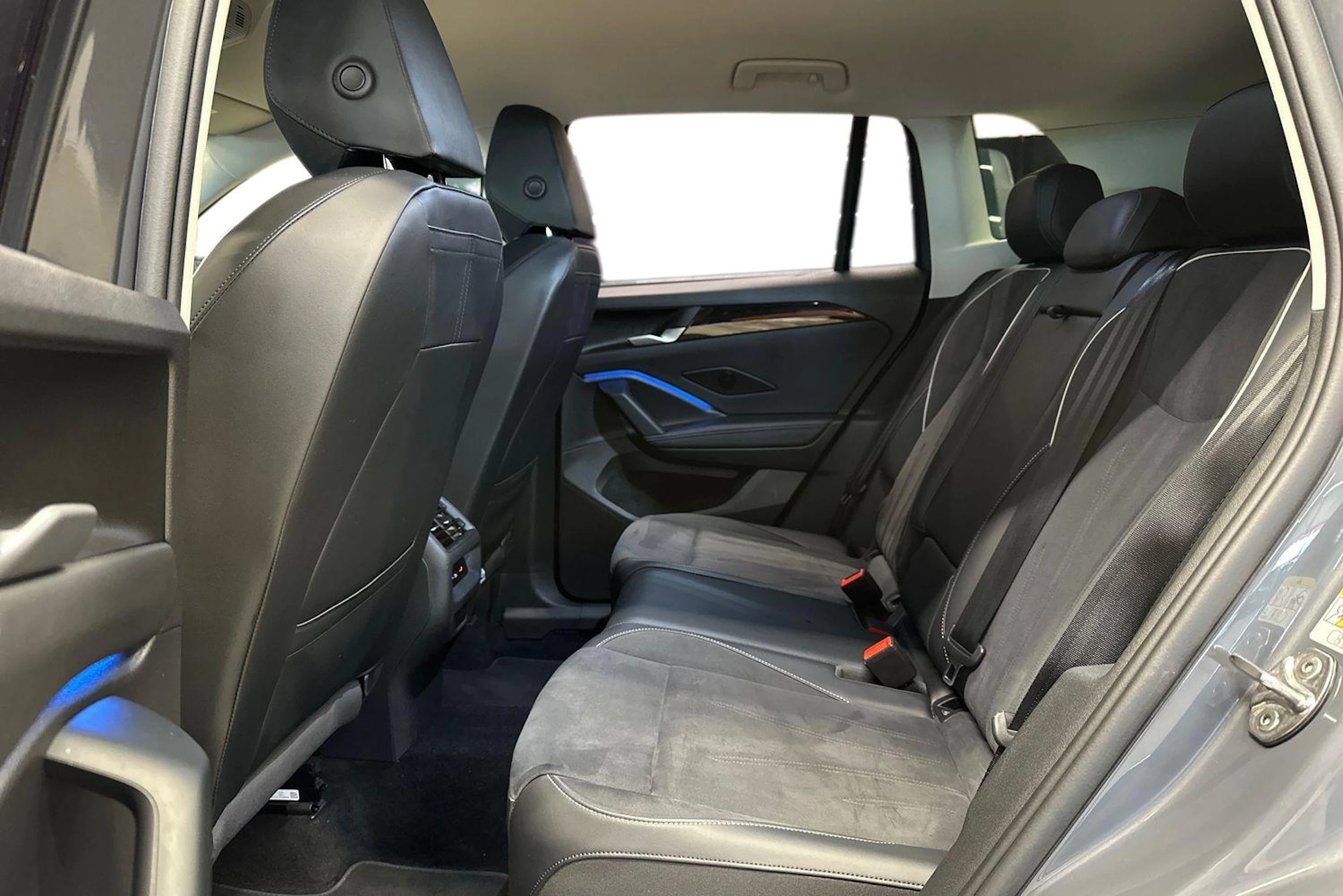 harmaa Volkswagen Tiguan 2025 kuva 11.