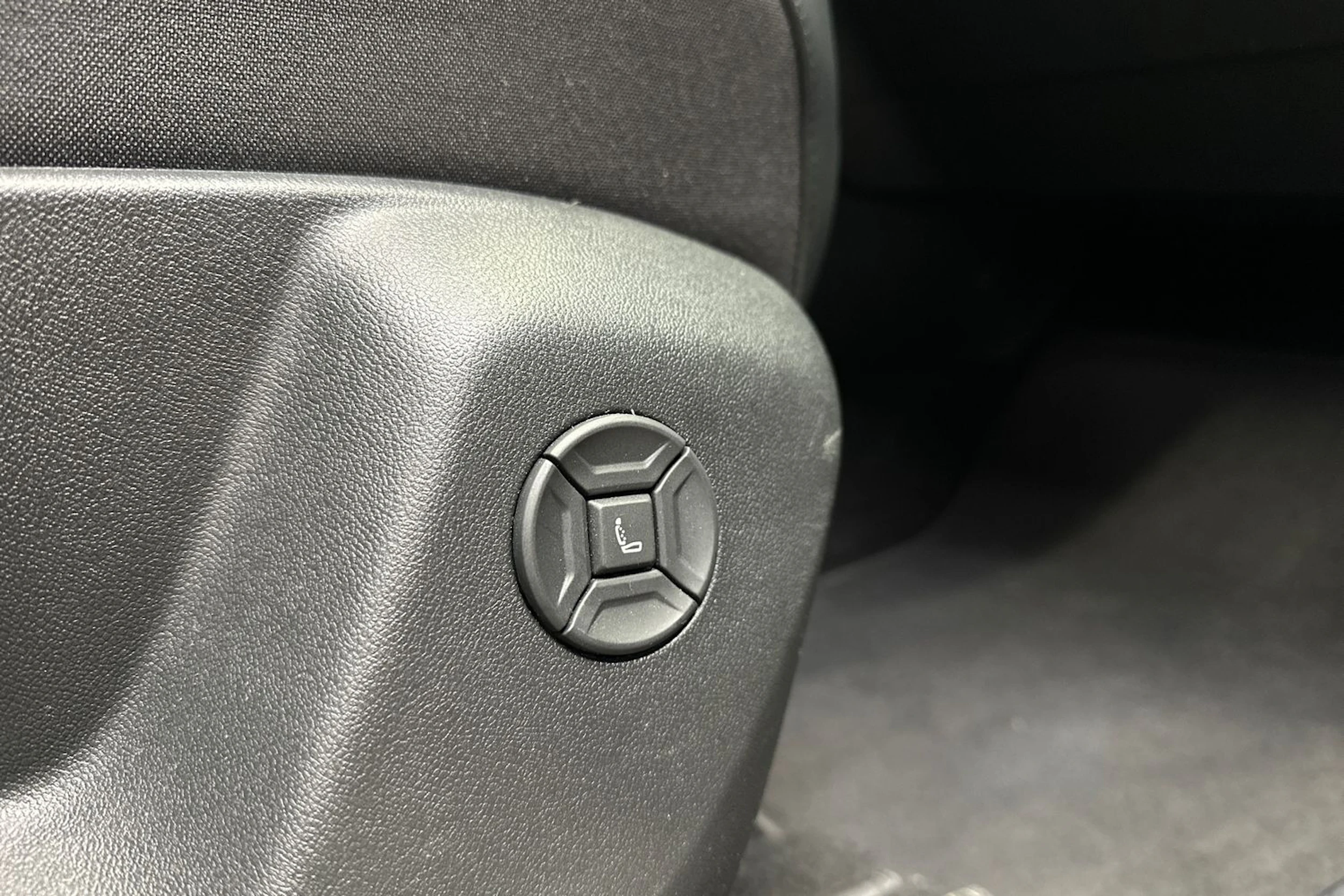 harmaa Volkswagen Tiguan 2025 kuva 16.