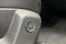 harmaa Volkswagen Tiguan 2025 kuva 16.