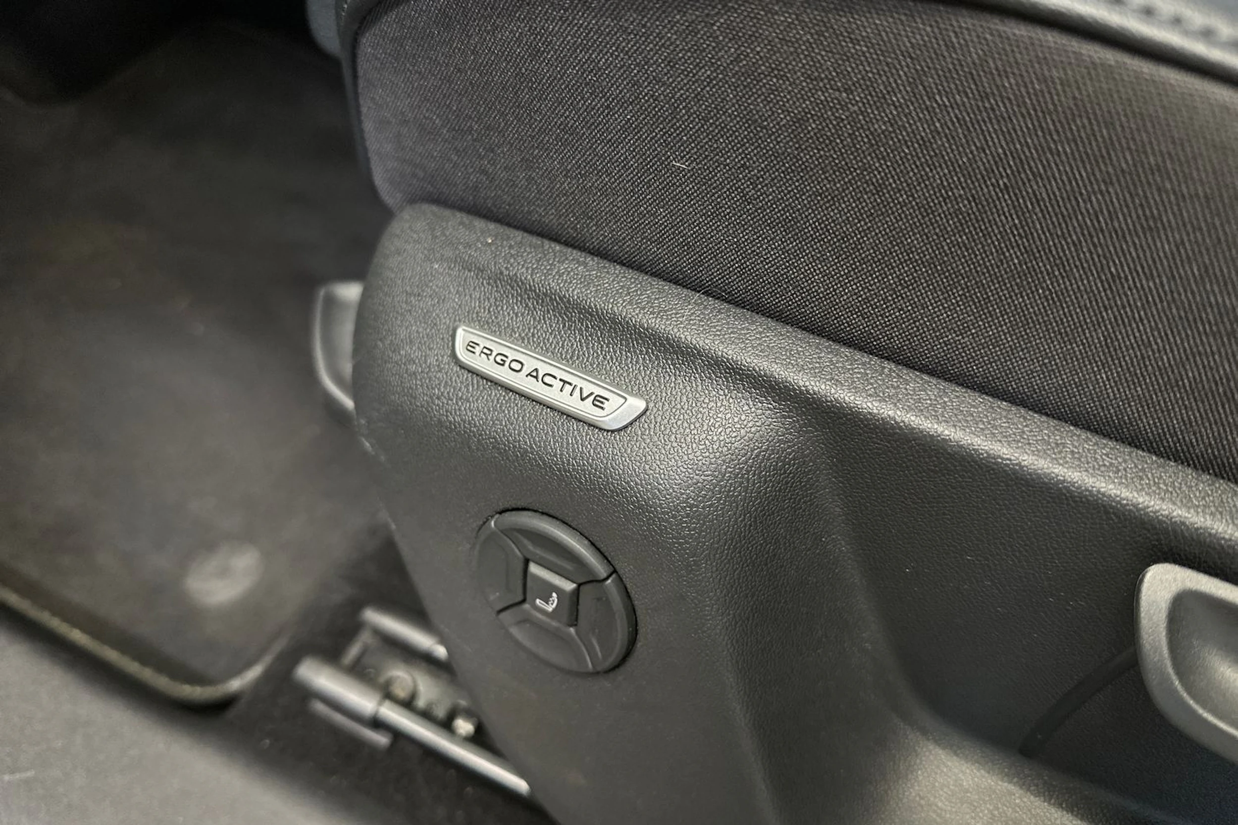 harmaa Volkswagen Tiguan 2025 kuva 17.
