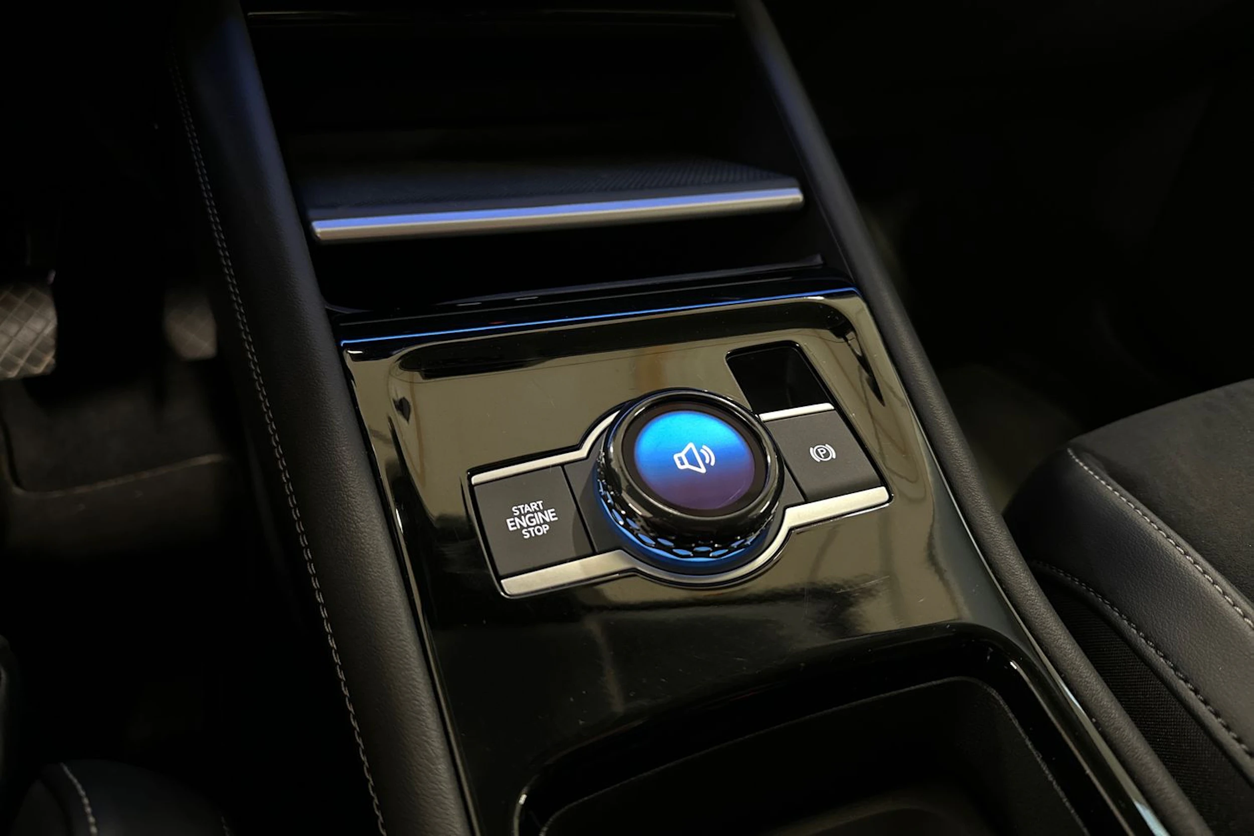 harmaa Volkswagen Tiguan 2025 kuva 23.