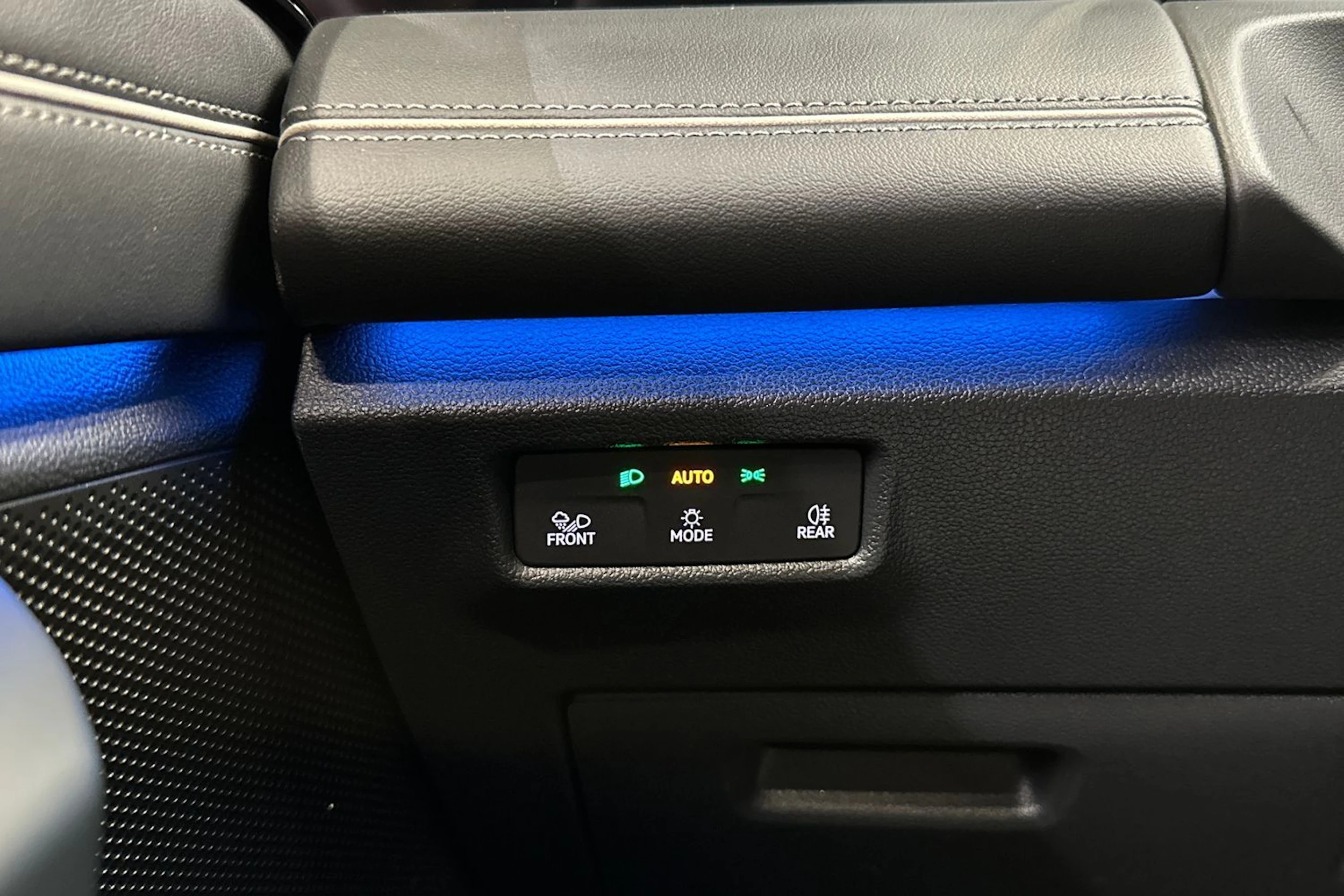 harmaa Volkswagen Tiguan 2025 kuva 27.