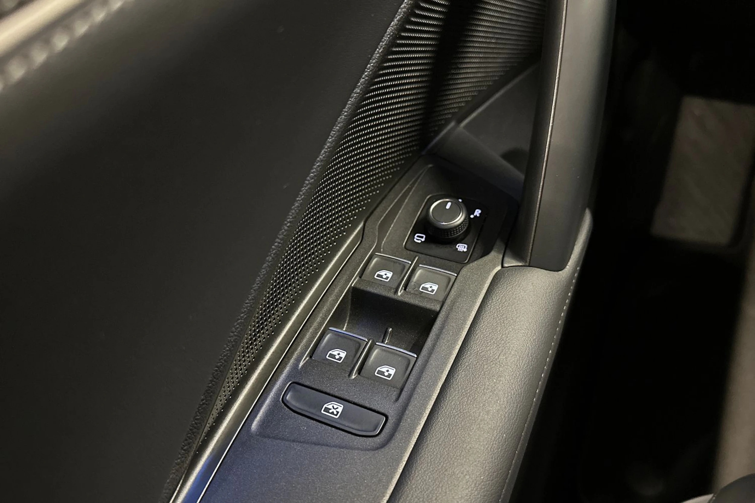harmaa Volkswagen Tiguan 2025 kuva 28.