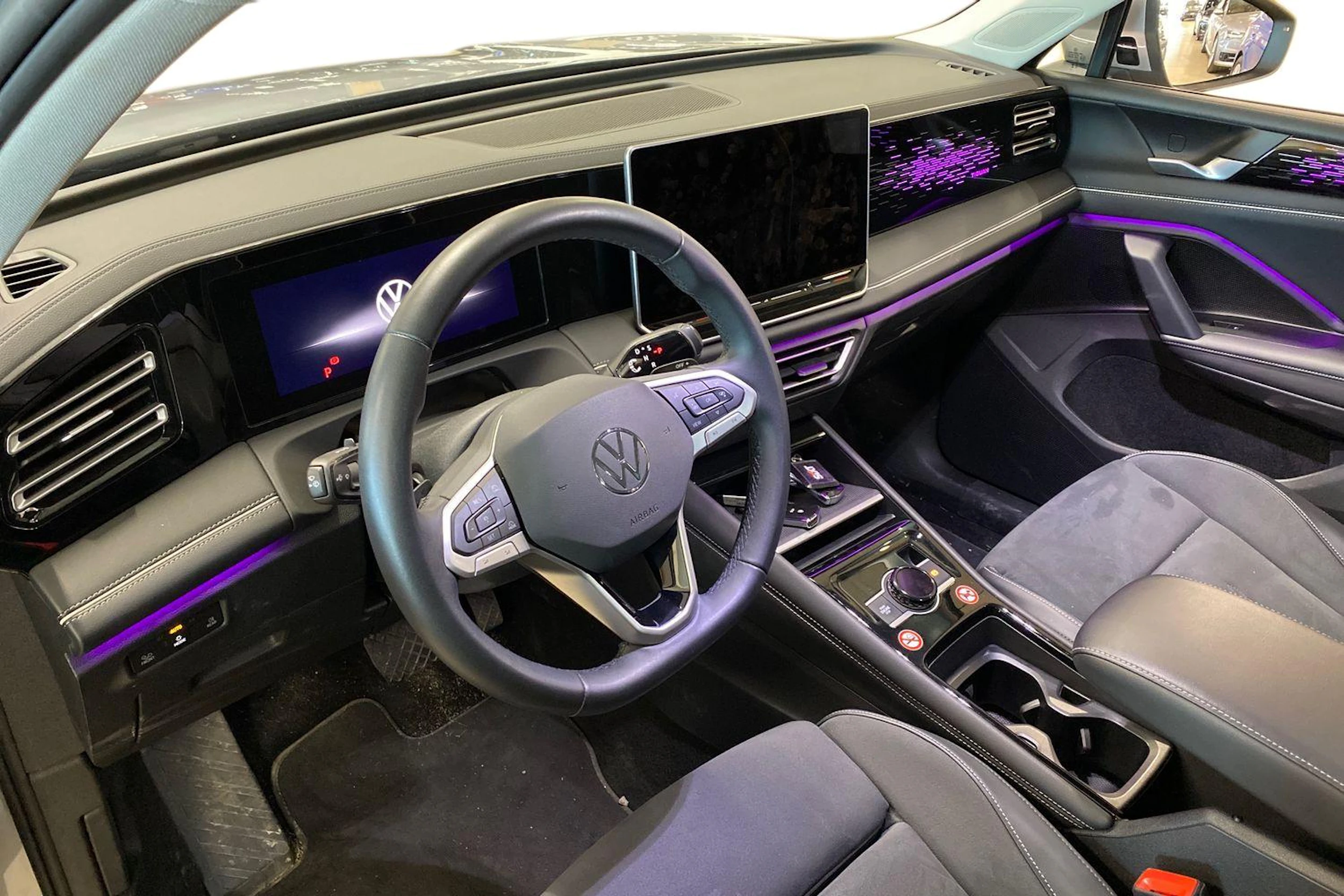 harmaa Volkswagen Tiguan 2025 kuva 3.