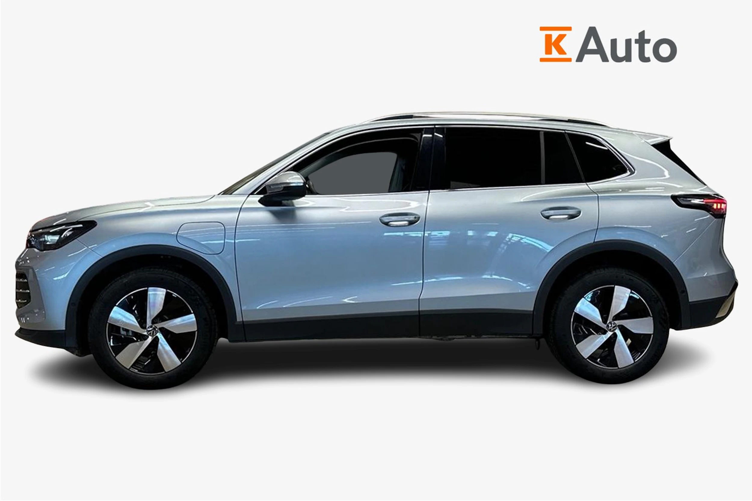 harmaa Volkswagen Tiguan 2025 kuva 7.