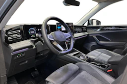 harmaa Volkswagen Tiguan 2025 kuva 8.