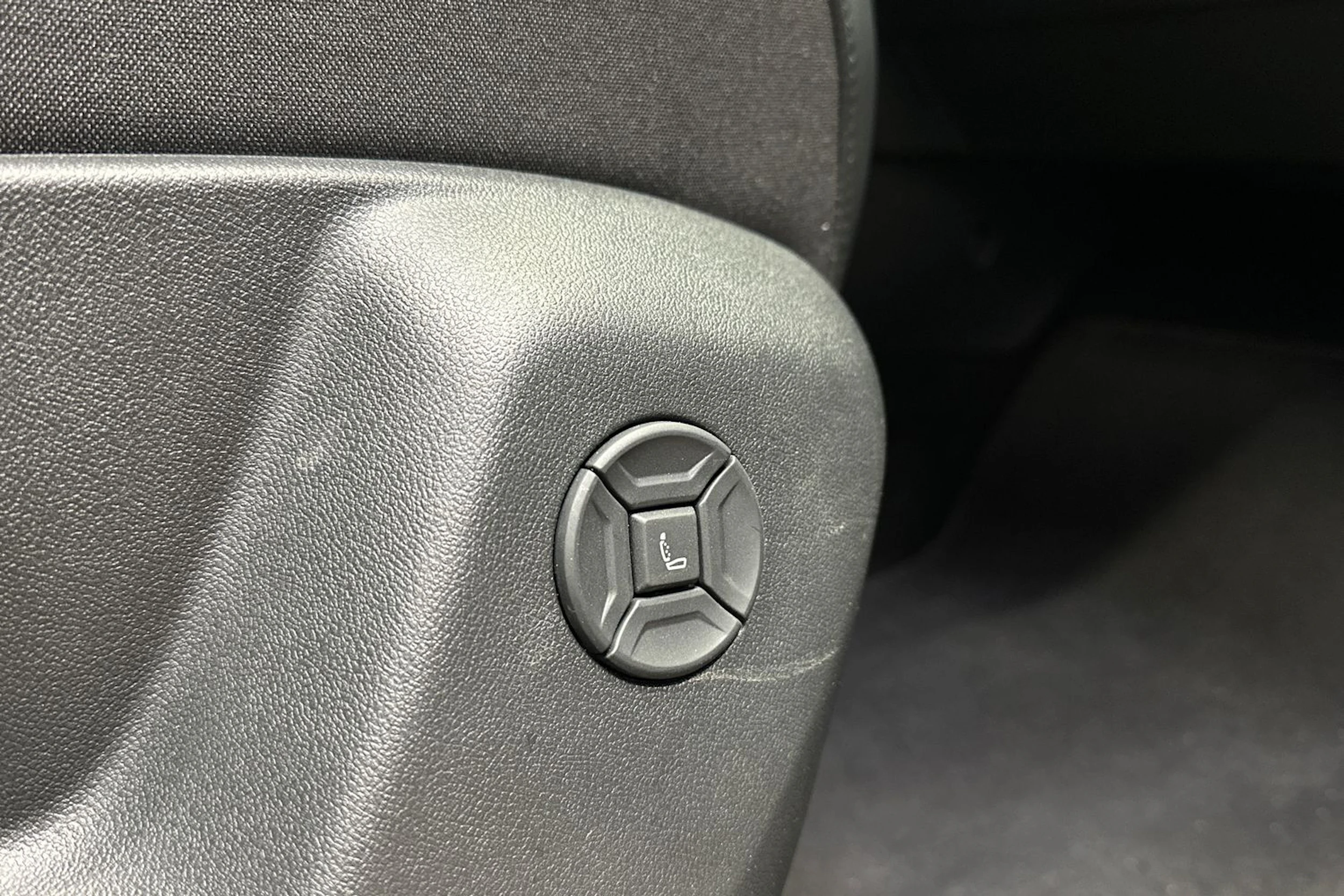 harmaa Volkswagen Tiguan 2025 kuva 16.