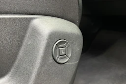 harmaa Volkswagen Tiguan 2025 kuva 16.