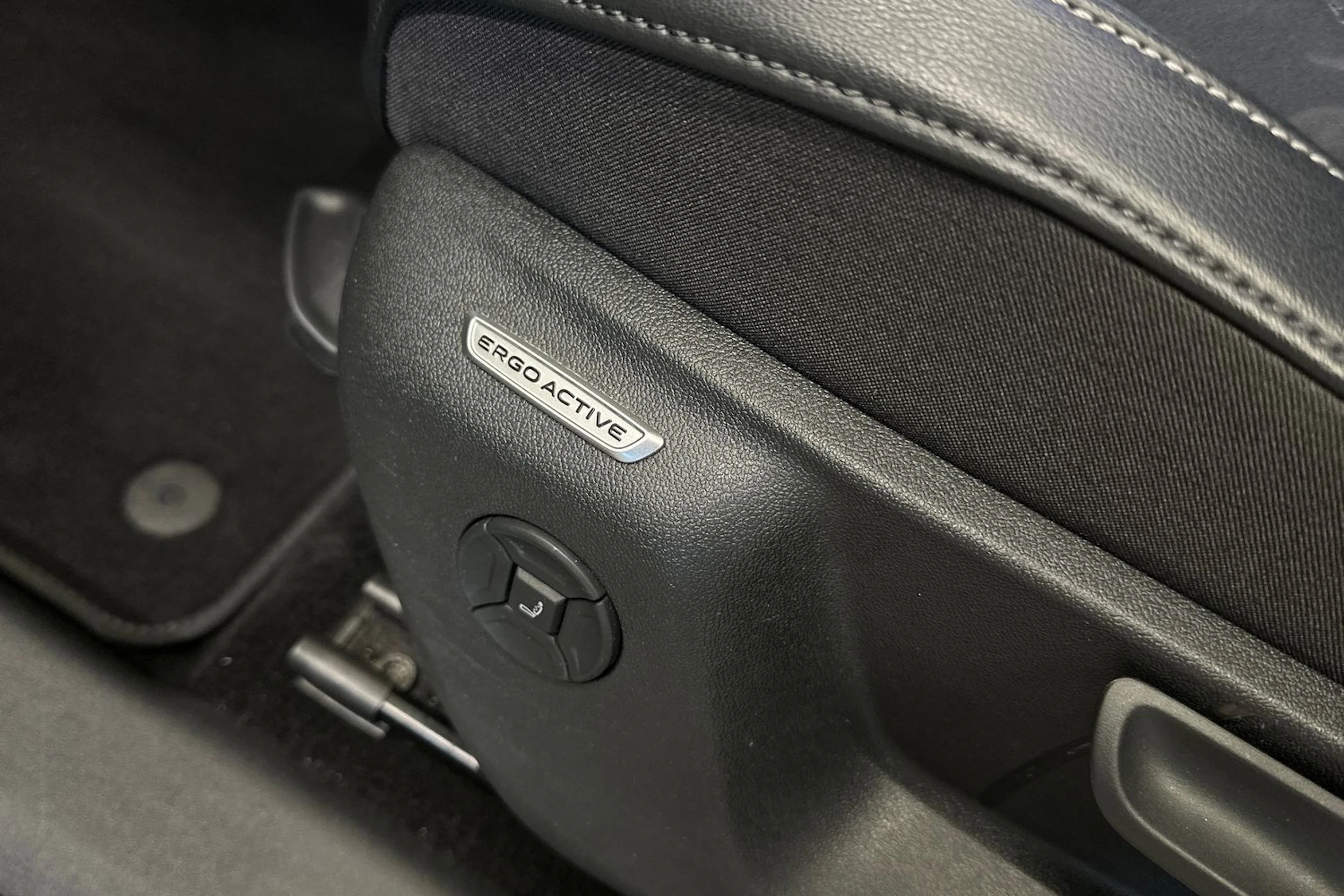 harmaa Volkswagen Tiguan 2025 kuva 18.