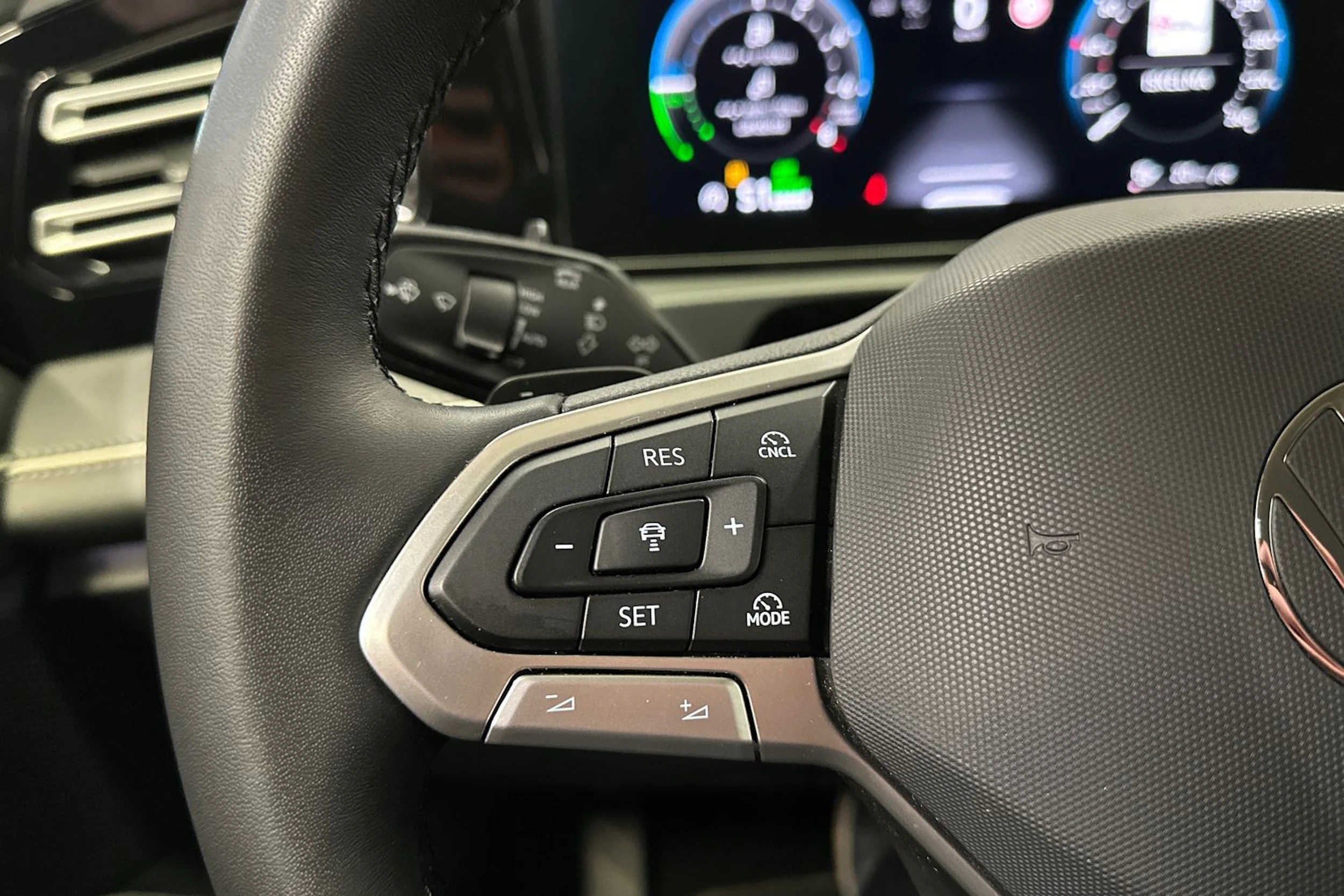 harmaa Volkswagen Tiguan 2025 kuva 27.